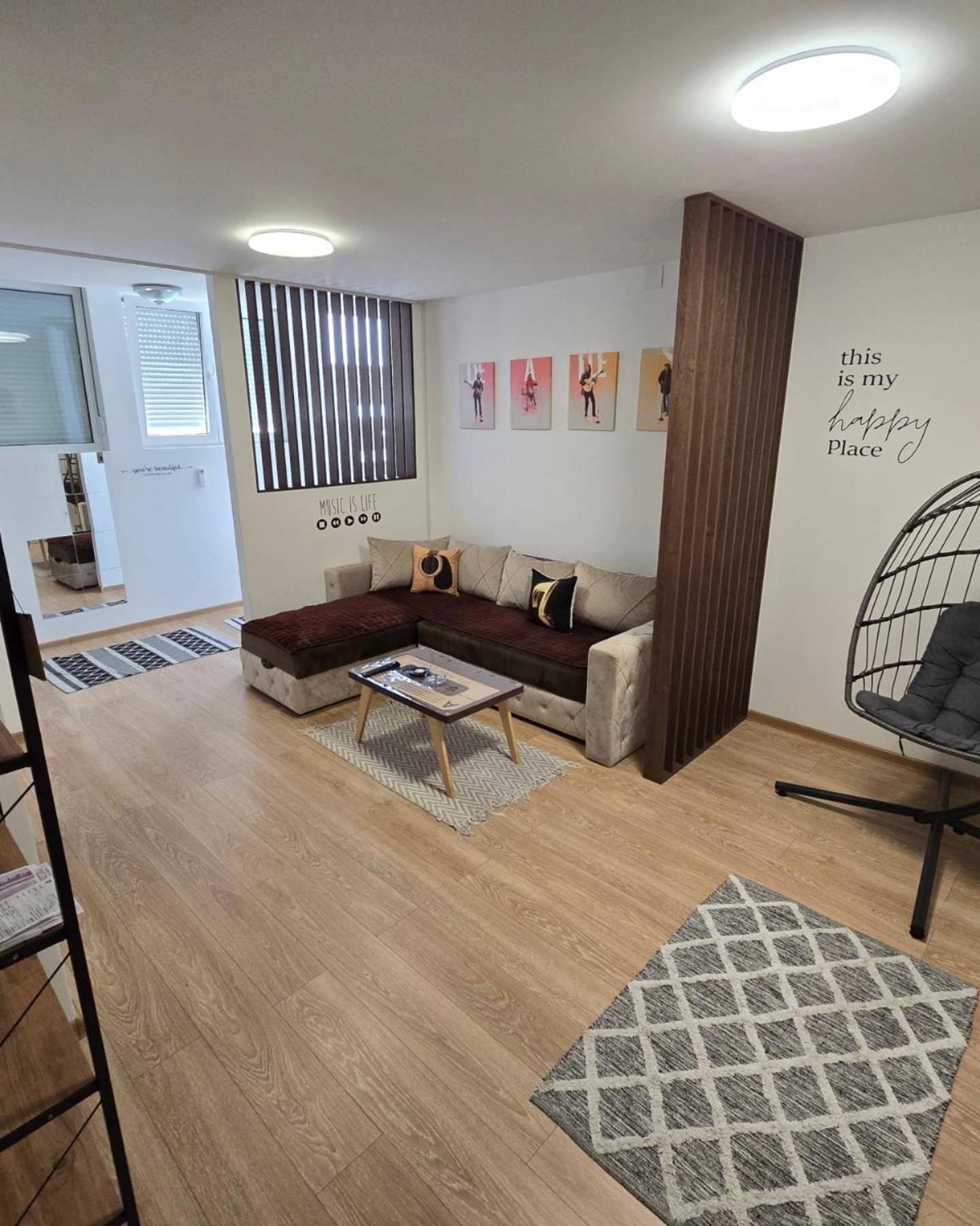 Apartman Muzika Ягодина Екстер'єр фото